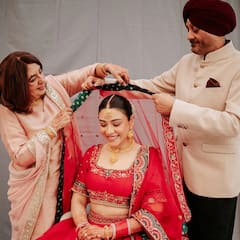 Actress Aanchal Singh: गडद लाल रंगाचा लेहेंगा अन् टेम्पल ज्वेलरी, नववधूच्या लूकमध्ये अभिनेत्रीचं सौंदर्य खुललं; आई - वडील झाले भावुक, PHOTOs