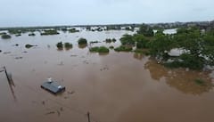 Nasari Rain Photo: નવસારી વિસ્તારમાં મેઘ રાજાની તોફાની બેટિંગ, તસવીરોમાં જુઓ તારાજીના દ્રશ્યો