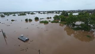 Nasari Rain Photo: નવસારી વિસ્તારમાં મેઘ રાજાની તોફાની બેટિંગ, તસવીરોમાં જુઓ તારાજીના દ્રશ્યો