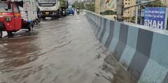 Surat Rain: સુરતમાં ધોધમાર વરસાદ, રિંગ રોડ ફ્લાયઓવર પર ઘૂંટણસમા પાણી, જુઓ તસવીરો
