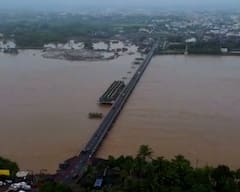 Ambika River: અંબિકા નદીમાં ઘોડાપૂર, ડેન્જર લેવલથી 2 મીટર ઉપર વહી, નીચાણવાળા વિસ્તારોમાં પૂરનું સંકટ