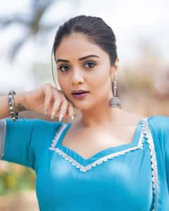 Sreemukhi : బ్లూ డ్రెస్‌లో శ్రీముఖి బ్యూటిఫుల్ లుక్ - యాంకరమ్మ క్యూట్ ఫోటోస్ చూశారా?