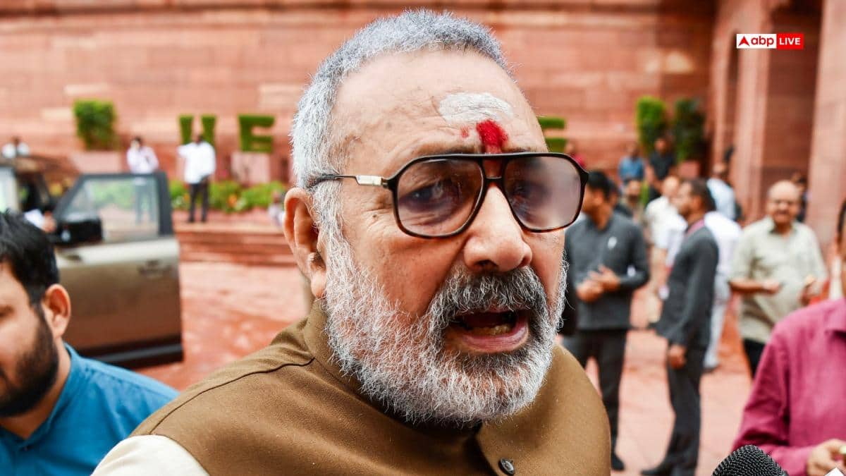 'छात्रों की हर मांग पर...', धर्मेंद्र प्रधान के इस्तीफे पर बोले गिरिराज सिंह