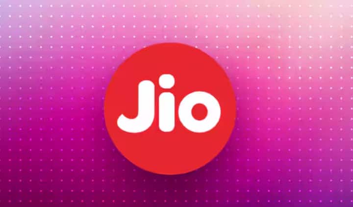 ਇਸ ਤੋਂ ਇਲਾਵਾ Jio Freedom Plan ਵਿੱਚ ਯੂਜ਼ਰਸ ਨੂੰ ਪੂਰੀ ਵੈਲੀਡਿਟੀ ਦੇ ਦੌਰਾਨ ਅਨਲਿਮਟਿਡ ਇੰਟਰਨੈੱਟ ਡਾਟਾ ਦਾ ਫਾਇਦਾ ਮਿਲਦਾ ਹੈ। ਇਸ ਦੇ ਨਾਲ ਹੀ ਯੂਜ਼ਰਸ ਨੂੰ 1000 ਤੋਂ ਵੱਧ ਟੀਵੀ ਚੈਨਲਸ ਦਾ ਐਕਸੈਸ ਦਿੱਤਾ ਜਾਂਦਾ ਹੈ।