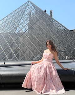 Aamna Sharif PHOTO: આમના શરીફે પેરિસમાં એફિલ ટાવર સામે આપ્યા ગ્લેમરસ પોઝ