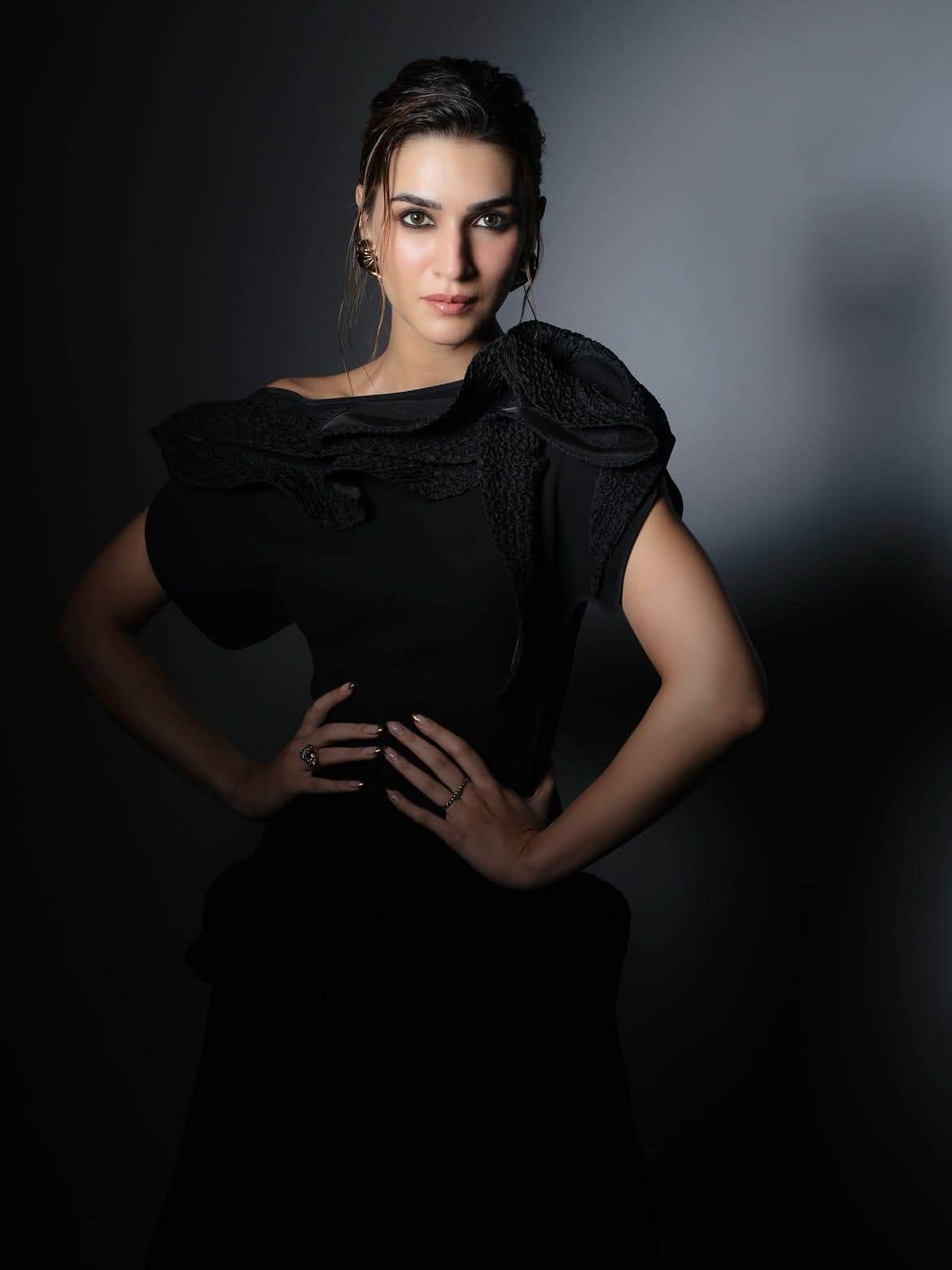 Kriti Sanon Birthday: House worth 84 crores, multiple luxury cars, know how rich is Kriti Sanon?
