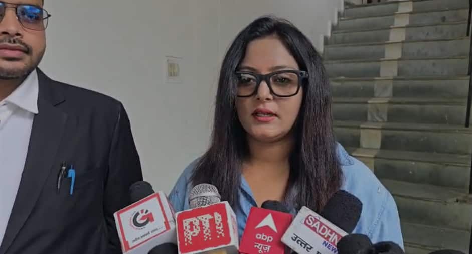 खेसारी लाल यादव से जुड़े अश्लील तस्वीर मामले में अंजना सिंह ने पुलिस थाने में दर्ज कराए बयान, बोलीं- 'मुझे बदनाम करने की कोशिश की गई