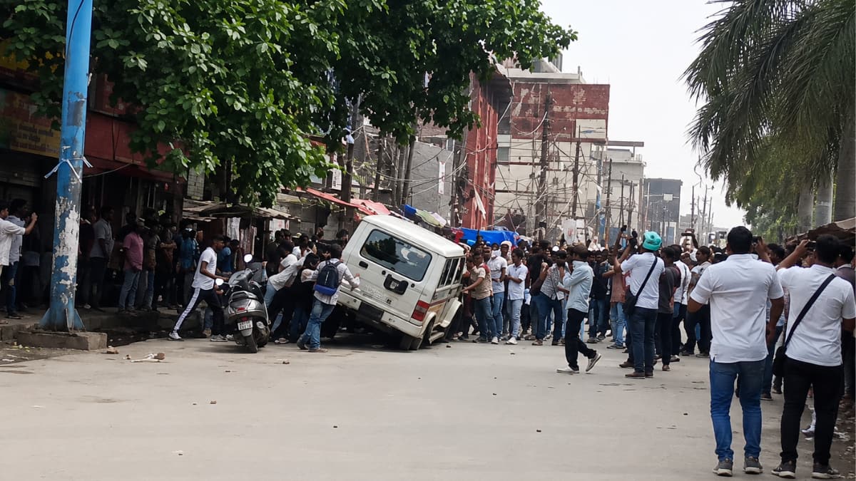 Bihar Bandh Over NEET Row Turns Violent; Stone-Pelting, Lathi Charge, Arson Reported Across State