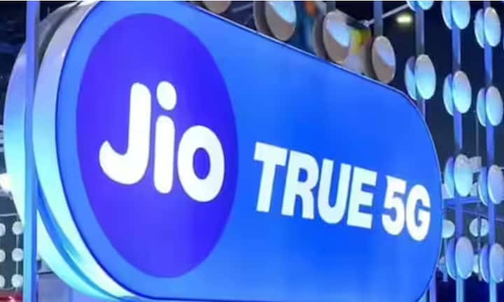 ਦੱਸ ਦਈਏ ਕਿ ਇਸ ਨਵੇਂ ਪਲਾਨ ਦੀ ਕੀਮਤ 10 ਹਜ਼ਾਰ ਰੁਪਏ ਰੱਖੀ ਹੈ, ਇਸ ਪਲਾਨ ਵਿੱਚ ਯੂਜ਼ਰਸ ਨੂੰ ਕਈ ਸਾਰੇ ਫਾਇਦੇ ਮਿਲ ਰਹੇ ਹਨ, ਇਸ ਕਰਕੇ ਇਸ ਦੀ ਕਾਫੀ ਚਰਚਾ ਹੋ ਰਹੀ ਹੈ। ਆਓ ਜਾਣਦੇ ਹਾਂ ਕੰਪਨੀ ਨੇ ਇਸ ਪਲਾਨ ਵਿੱਚ 100 Mbps ਤੱਕ ਦੀ ਡਾਊਨਲੋਡ ਅਤੇ ਅਪਲੋਡ ਸਪੀਡ ਉਪਲਬਧ ਕਰਵਾਈ ਹੈ।