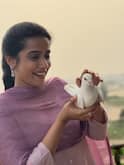 Sri Gouri Priya: పావురంతో శ్రీ గౌరి ప్రియ... చెన్నై లవ్ స్టోరీ వర్కింగ్ స్టిల్స్