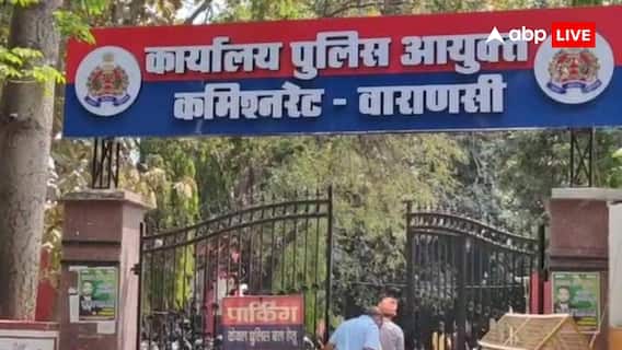 वाराणसी में रेलवे स्टेशन पर पुरुषों से छेड़छाड़, एंटी रोमियो टीम ने दो महिलाओं को किया गिरफ्तार वाराणसी में रेलवे स्टेशन पर पुरुषों से छेड़छाड़, एंटी रोमियो टीम ने दो महिलाओं को किया गिरफ्तार