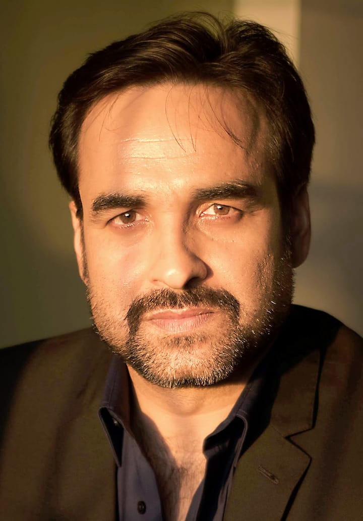 Hrithik Roshan's film 'Super 30' was released in the year 2019, in which Pankaj Tripathi played the role of Education Minister. His character is very corrupt, which increases the troubles of an honest and poor teacher Anand Kumar and his poor students.
