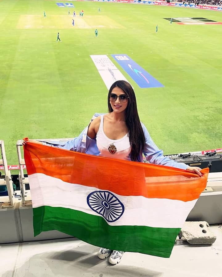 কিন্তু তিনি রিয়েলিটি শোয়ে এসেই ছাত্রাবস্থায় ক্রিকেটে গড়াপেটার কথা স্বীকার করে বিস্ফোরক দাবি করেন।