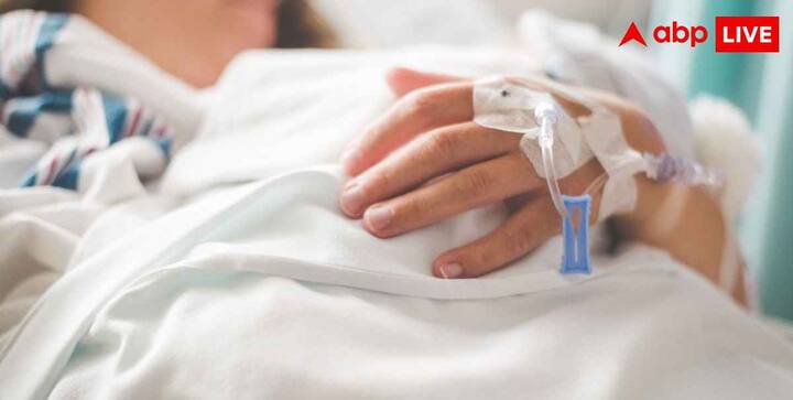 The initial symptoms of dengue in diabetic patients can be the same as in normal people. These include high fever, body and joint pain, headache, pain behind the eyes, nausea, vomiting and skin rashes. If these symptoms appear then one should not be careless.