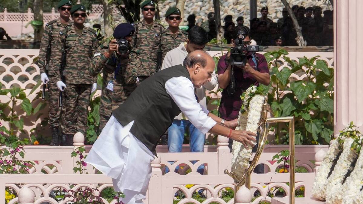 Rajnath Singh Honours Kargil Heroes, Lays Wreath At Drass War Memorial On Kargil Vijay Diwas