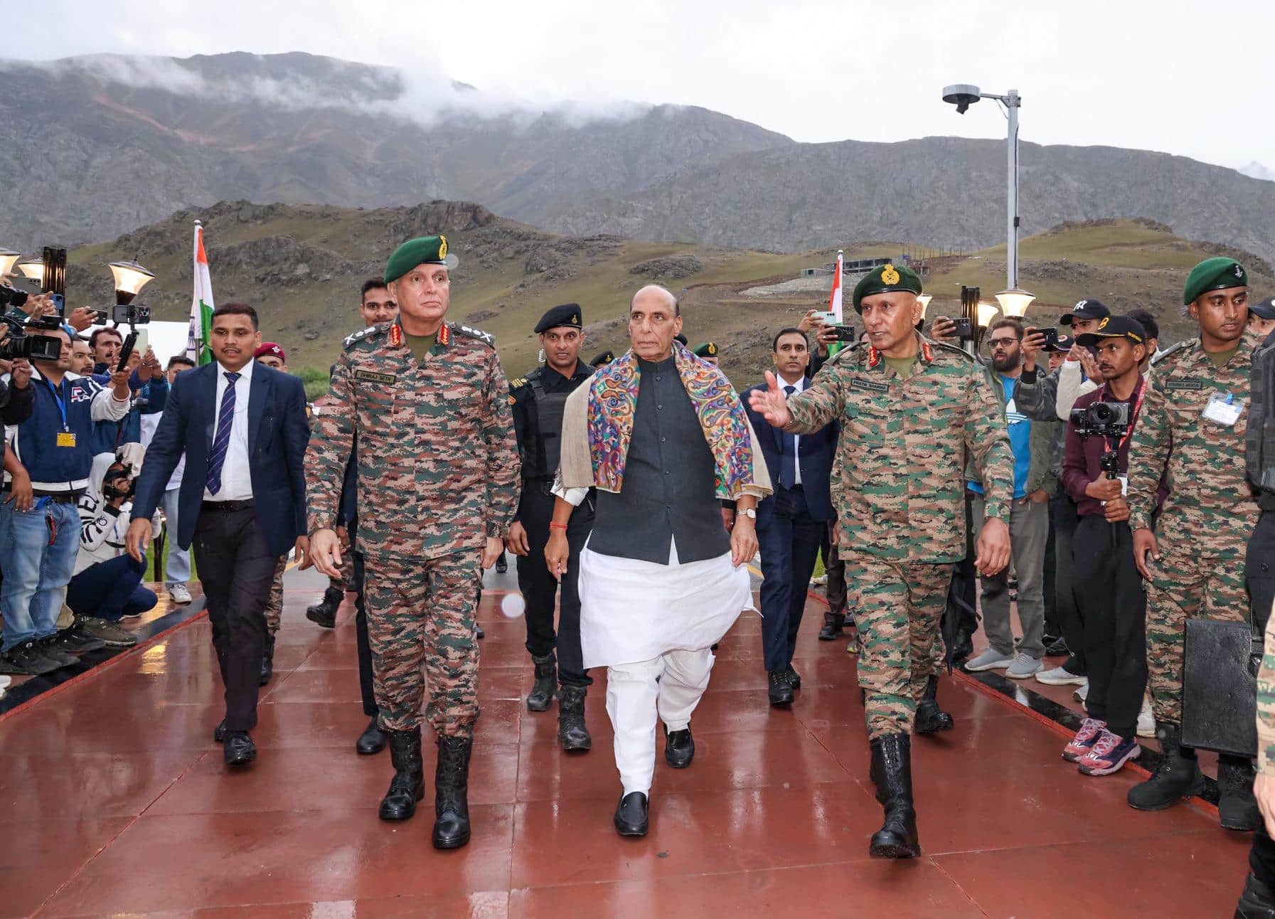 Kargil Diwas: ভারত মহাকাশে উপগ্রহ পাঠাচ্ছে আর পাকিস্তান... কার্গিল দিবসে প্রতিরক্ষামন্ত্রীর হুঁশিয়ারি