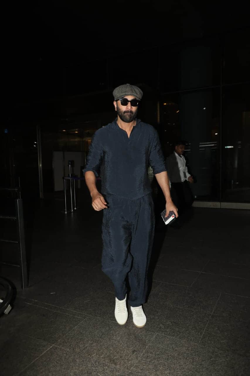 Meanwhile, recently he was spotted at Mumbai airport. During this time he was seen in a casual look.