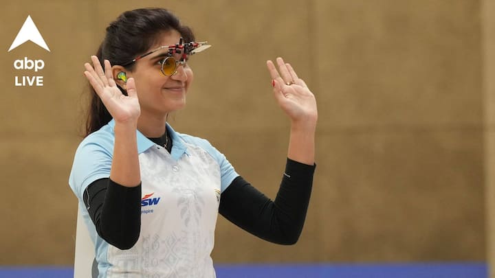 বাবাই এষার শ্যুটিংয়ে আসার নেপথ্যে। অলিম্পিক্সে পদকজয়ী শ্যুটার গগন নারাঙ্গের পুণেতে অবস্থিত গান ফর গ্লোরি অ্যাকাডেমিতে ভর্তি হন এষা।