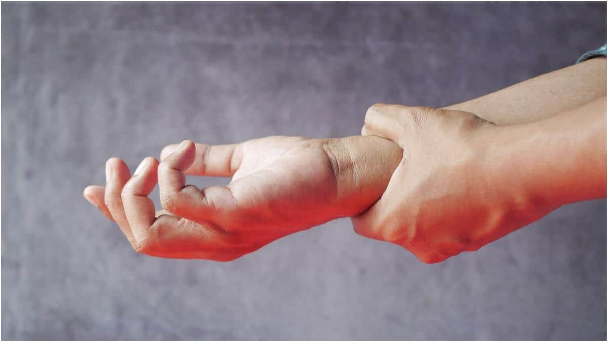 Joint Stiffness : కీళ్ల నొప్పి, బిగుతు తగ్గాలంటే ఈ 10 సూపర్ ఫుడ్స్ తినేయండి.. నిపుణుల సూచనలు ఇవే