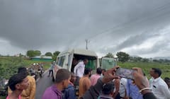 Nashik Accident: Nashik Accident: नाशिकमध्ये अपघातात नवविवाहित दाम्पत्याचा मृत्यू; अंत्यविधीसाठी जात असताना काळाचा घाला, 2 महिन्यांआधीच झालेले लग्न