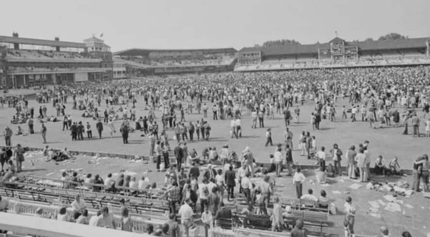 News of bomb in cricket stadium, spectators were thrown out, read the story