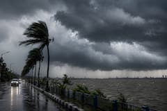 নিম্নচাপের ভয়ঙ্কর প্রভাব, উত্তাল সমুদ্র নামতে নিষেধ পর্যটকদের, অবিরাম বৃষ্টির সতর্কতা কোথায় কোথায়?