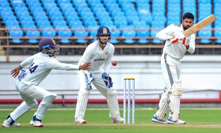 Keeping his father's words in mind, Saransh gave his all in cricket. Durant performed well in the matches for Madhya Pradesh in the 2022 Knock Out. He took 13 wickets along with a half-century to help the team win their first Ranji title.