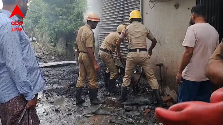 ঘটনাকে কেন্দ্র করে ক্ষোভ উগরে দেন এলাকার মানুষরা। তবে কী ভাবে এই আগুন লাগল তা এখনও স্পষ্ট নয়। ঘটনার তদন্ত করে দেখা হবে বলে জানিয়েছে পুলিশ।
