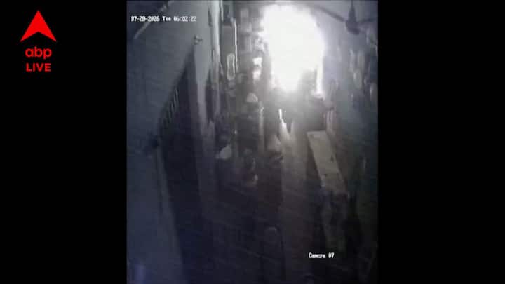 স্থানীয় বাসিন্দারা আরও অভিযোগ করেন যে, গোডাউনের বাইরেও নাকি একটি টিনের ড্রামে বারুদ ভর্তি করে রাখা ছিল। বিস্ফোরণের ফলে সেখান থেকেই আগুন আরও দ্রুত চারপাশে ছড়িয়ে পড়ে।