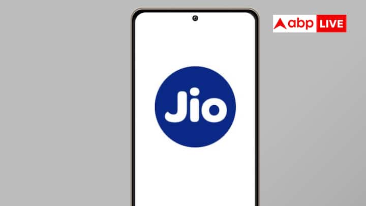 હવે તમારે અલગ અલગ સ્ટ્રીમિંગ સર્વિસ માટે અલગ અલગ સબસ્ક્રિપ્શન લેવાની જરૂર નથી. Viનો આ રિચાર્જ પ્લાન તમારી બધી જરૂરિયાતો પૂરી કરી દેશે. આ પ્લાનમાં તમને જિયોહોટસ્ટાર સોની લિવ, ઝી5, લાયન્સગેટ પ્લે, શેમારૂ મી, ફેનકોડ, પ્લેફ્લિક્સ, ક્લિક, અતરંગી, ચોપાલ, યપ્પ ટીવી, પોકેટ ફિલ્મ્સ, ટાઈમ્સ પ્લે, અને નેક્સ્ટજીટીવી સહિત 20 OTT પ્લેટફોર્મ્સની એક્સેસ મળશે. આ બધી સર્વિસ Vi Movies TV પ્લેટફોર્મ દ્વારા ઉપલબ્ધ રહેશે.