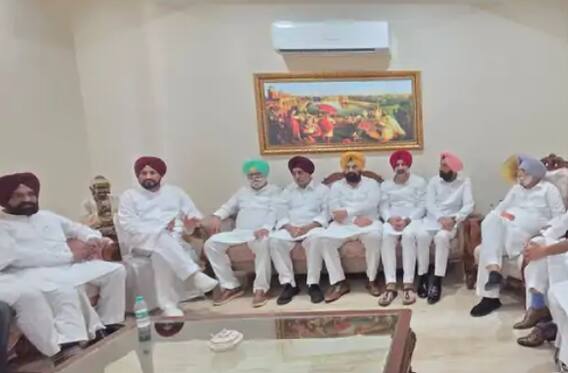 ਪੰਜਾਬ ਕਾਂਗਰਸ 'ਚ ਪਈ ਫੁੱਟ ਵਧੀ, ਚੰਨੀ-ਰੰਧਾਵਾ ਦਾ ਵੜਿੰਗ ਤੋਂ ਕਿਨਾਰਾ, ਦਿੱਲੀ ਧਰਨੇ ਤੋਂ ਗਾਇਬ; ਜਾਣੋ ਪੂਰਾ ਮਾਮਲਾ