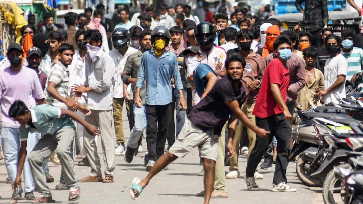 NEET आंदोलन के छात्रों को सरकारी नौकरी और पेंशन, किसने किया ऐलान?