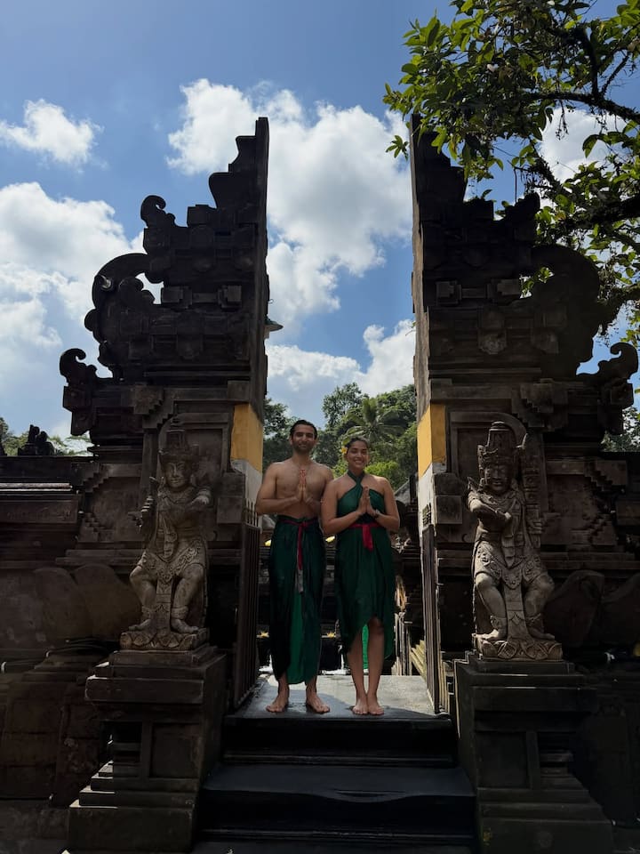 Pictures of Ayushmann Sethi and Samiksha Shetty's Bali vacation are becoming increasingly viral on social media. During the Bali trip, both of them took part in the traditional 'water purification ceremony' (holy water bath) at the famous Tirta Empul temple.