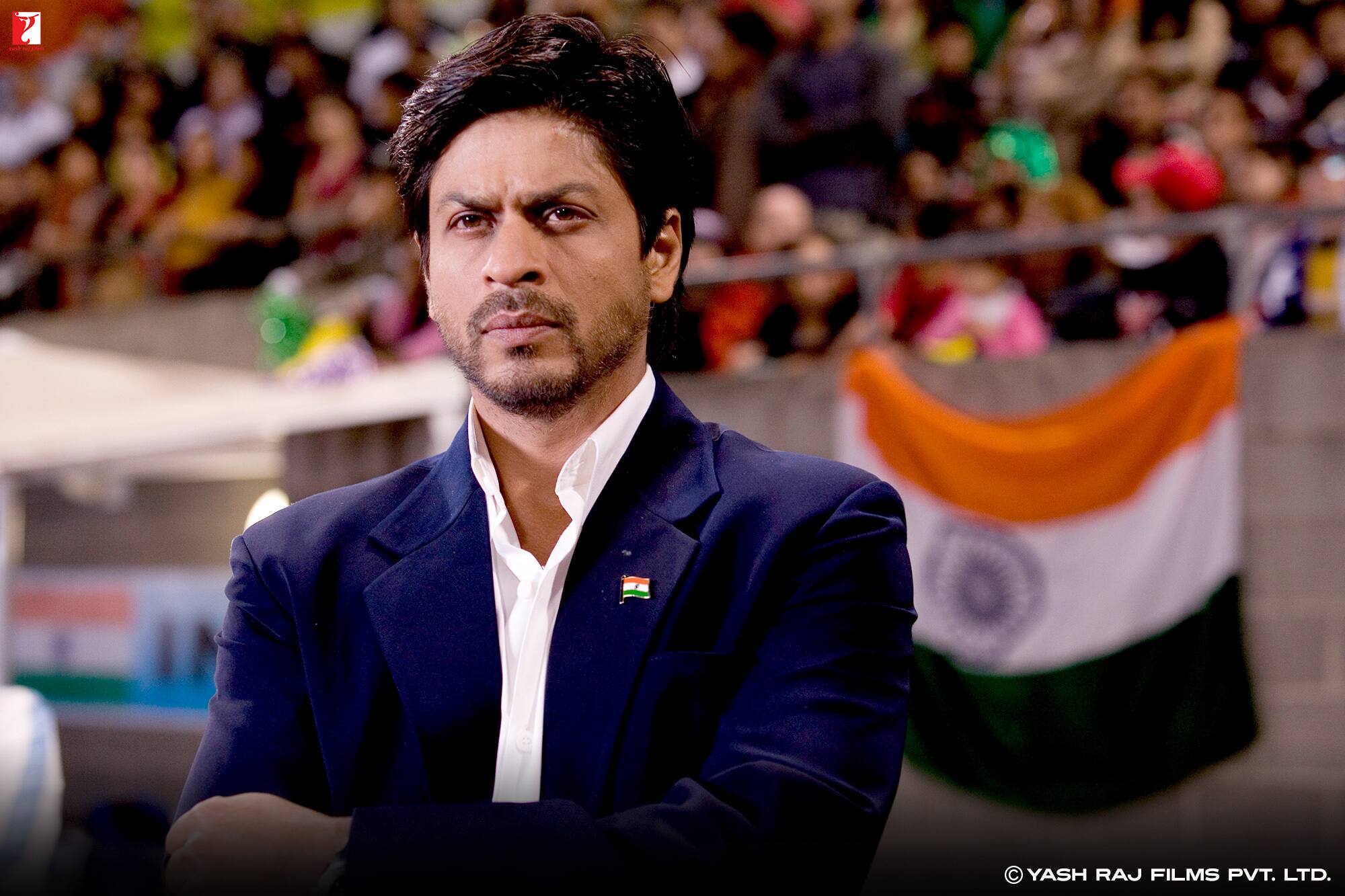 Shahrukh Khan has played the role of Guru in two films. In 'Mohabbatein' released in 2000, he goes to the school where he loses his first love. However, he advises everyone to live openly. And 'Chak De!', released in 2007, was released in 2007. In 'India', he tries everything possible to make a hockey team win and achieve his identity.