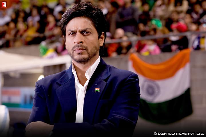 Shahrukh Khan has played the role of Guru in two films. In 'Mohabbatein' released in 2000, he goes to the school where he loses his first love. However, he advises everyone to live openly. And 'Chak De!', released in 2007, was released in 2007. In 'India', he tries everything possible to make a hockey team win and achieve his identity.