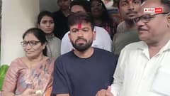 घर पहुंचे अभिजीत दीपके, एंटी पेपर लीक बिल पर कहा, 'जब तक...'