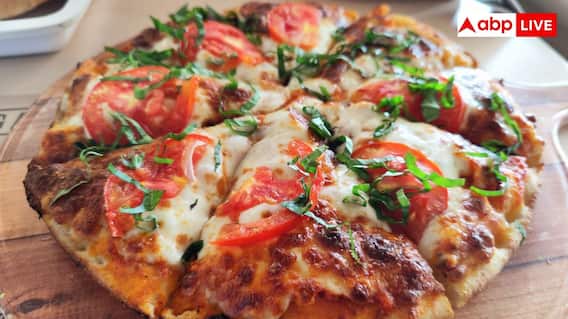 Italian Pizza Recipe: घर पर कैसे बनाएं इटेलियन पिज्जा? बच्चों से लेकर बड़े तक चाटते रहेंगे उंगलियां Italian Pizza Recipe: घर पर कैसे बनाएं इटेलियन पिज्जा? बच्चों से लेकर बड़े तक चाटते रहेंगे उंगलियां