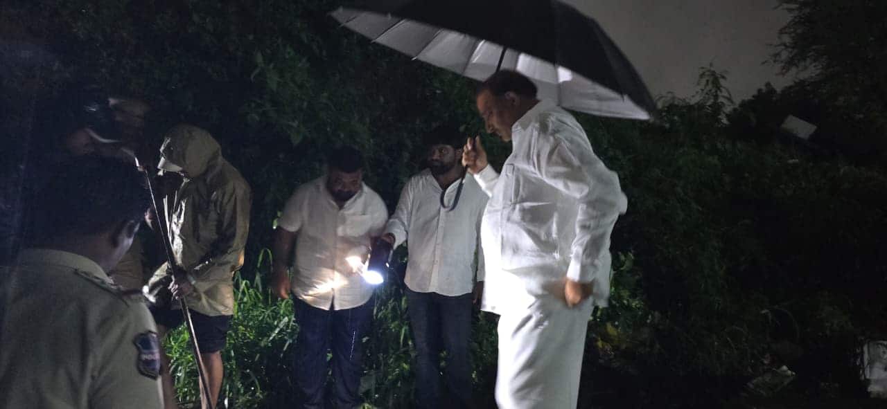 Hyderabad Crime News: మియాపూర్‌లో మ్యాన్‌హోల్‌లో పడి వ్యక్తి గల్లంతు.. ఘటనాస్థలానికి వెళ్లిన ఎమ్మెల్యే గాంధీ