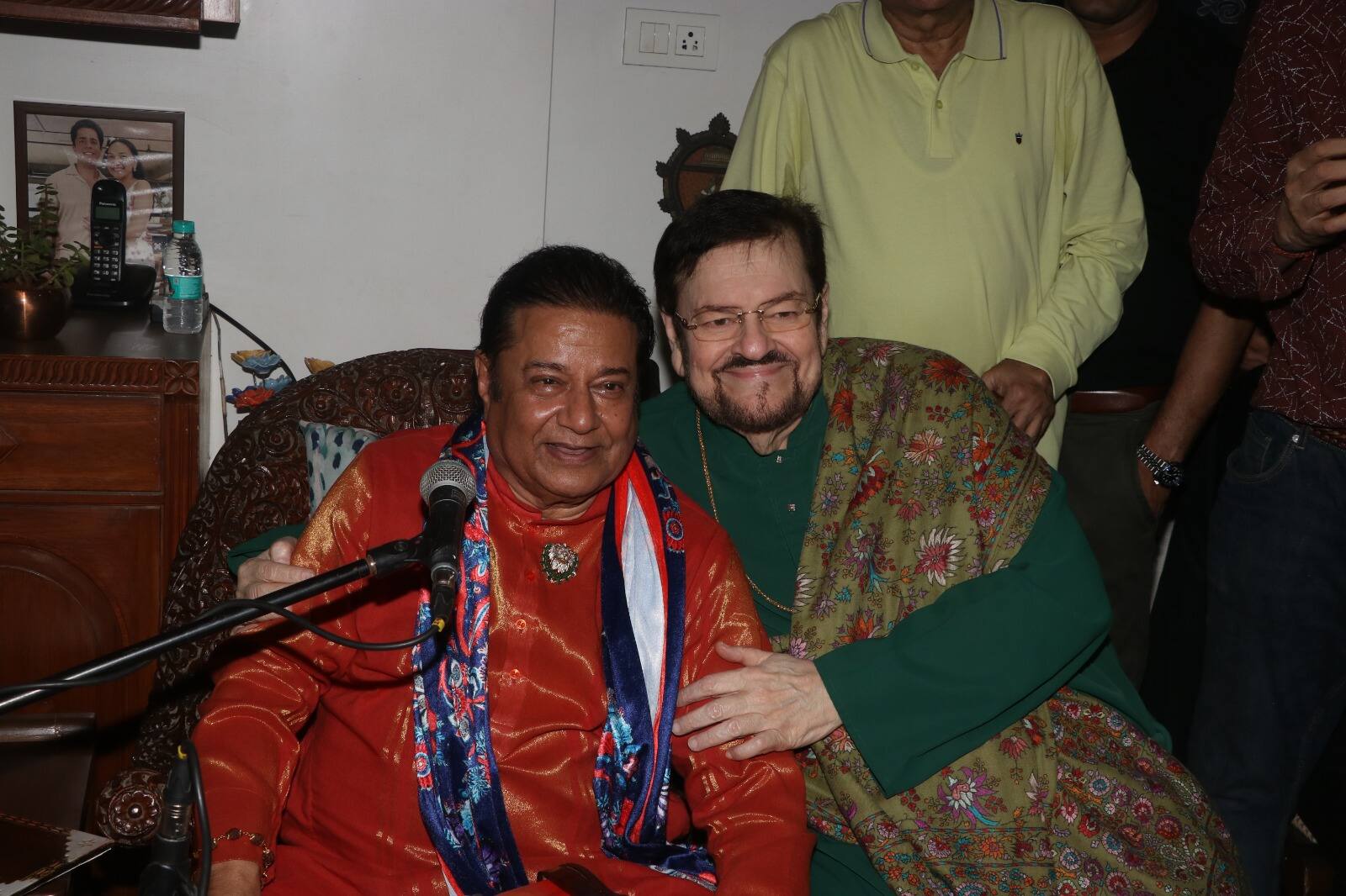 Nitin Mukesh looks very happy with Anup Jalota. While Anoop is in orange kurta, Nitin is wearing green colored kurta.