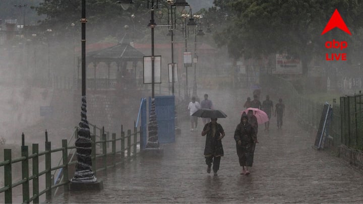 IMD-র পূর্বাভাস অনুযায়ী, ছত্তিশগড়ে ভারী থেকে অতি ভারী বৃষ্টির সম্ভাবনা রয়েছে। পাশাপাশি কয়েকটি বিচ্ছিন্ন এলাকাযতেও অতি ভারি বৃষ্টিপাত হতে পারে। একই সঙ্গে পূর্ব মধ্যপ্রদেশ এবং বিদর্ভের কিছু এলাকায়ও অতি ভারি বৃষ্টিপাতের সম্ভাবনা রয়েছে।