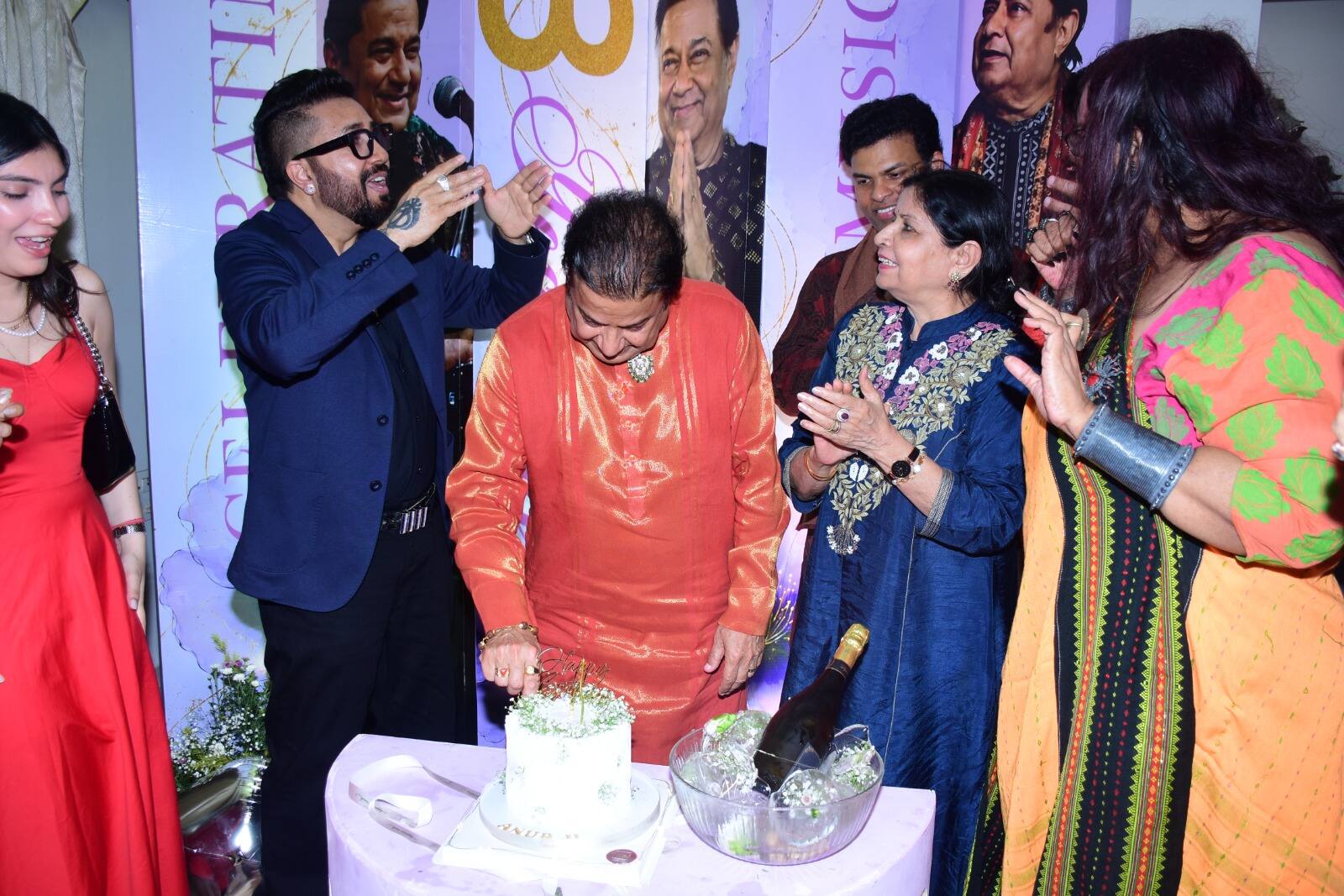 In this picture, Anoop Jalota is cutting the cake and many guests including Mika Singh were seen celebrating it.