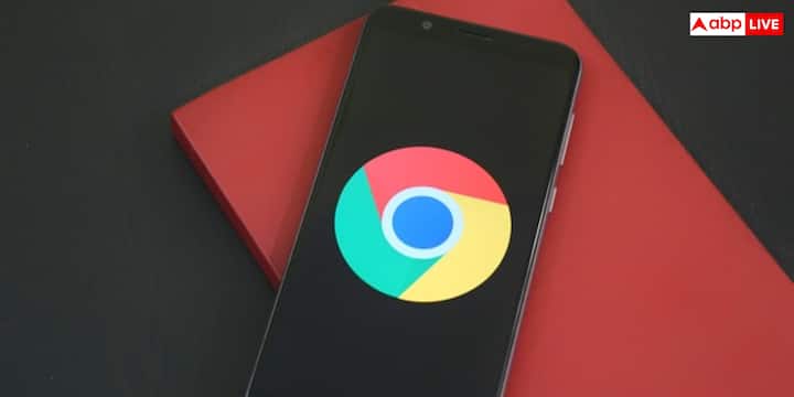 Google Chrome भी फोन की बैटरी को खत्म करने का काम करता है. बता दें कि इंटरनेट ब्राउजिंग के लिए सबसे फेमश ऐप गूगल क्रोम माना जाता है लेकिन इसमें कई टैब एक साथ खुले रहने पर RAM और प्रोसेसर पर ज्यादा लोड पड़ता है. इसके अलावा वेबसाइट्स पर मौजूद विज्ञापन, ऑटो-रिफ्रेश और बैकग्राउंड प्रोसेस भी बैटरी की खपत बढ़ा सकते हैं.