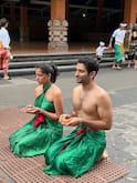 प्रसिद्ध बॉलिवूड अभिनेत्रीच्या मुलाचं लग्नाआधी शुद्धीकरण, पारंपरिक कुंडात होणाऱ्या बायकोसोबत स्नानाचा विधी, PHOTOs