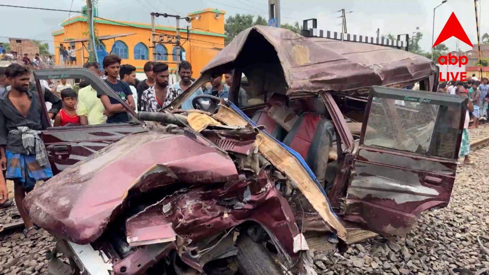 Murshidabad Pool Car Accident: পড়ুয়াদের পুলকার দুর্ঘটনার পরেই বড় পদক্ষেপ, কর্ণসুবর্ণে তৈরি হচ্ছে লেভেল ক্রসিংয়ের বিকল্প!