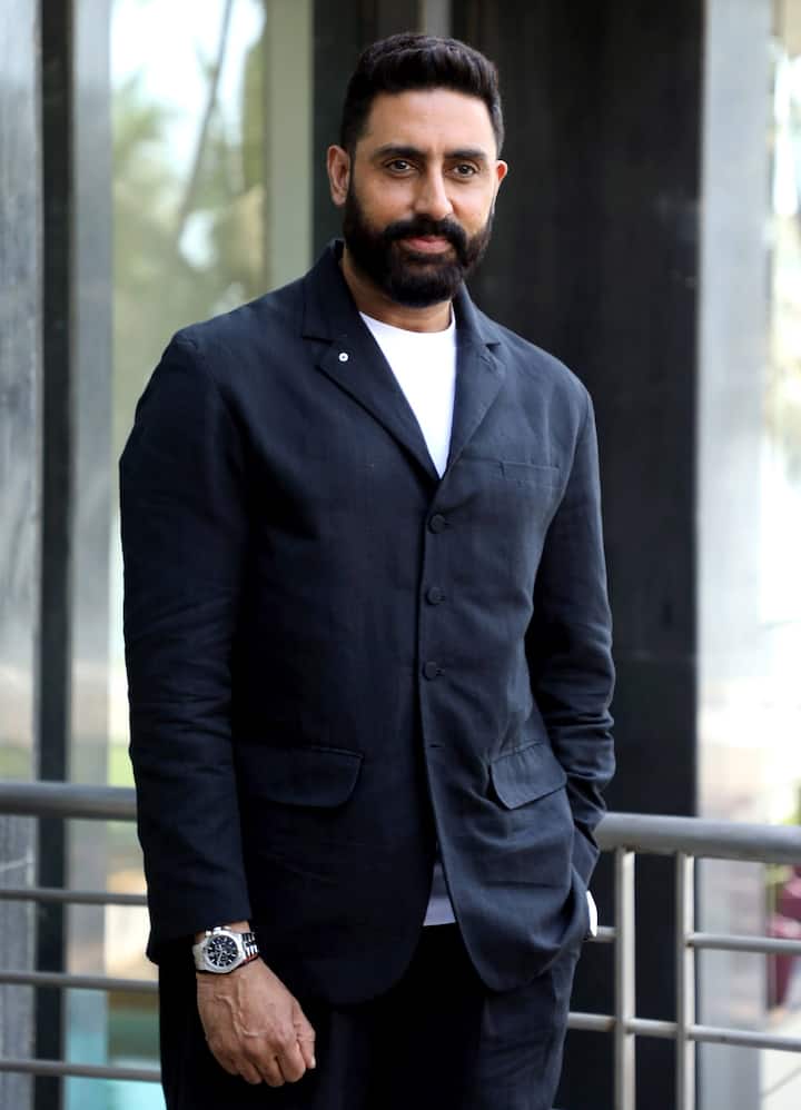 He said that after all these controversies, the relationship between Abhishek Bachchan and Karisma Kapoor broke down. The same year after the engagement was broken, Karisma Kapoor married businessman Sanjay Kapoor. Currently, Karisma Kapoor is the mother of two children, Samaira Kapoor and Kiyan Raj Kapoor. Her ex-husband Sanjay Kapoor died in the year 2025. Whereas, Abhishek Bachchan married Aishwarya Rai Bachchan in the year 2007. They both have a daughter, Aaradhya Bachchan, who was born in 2011.