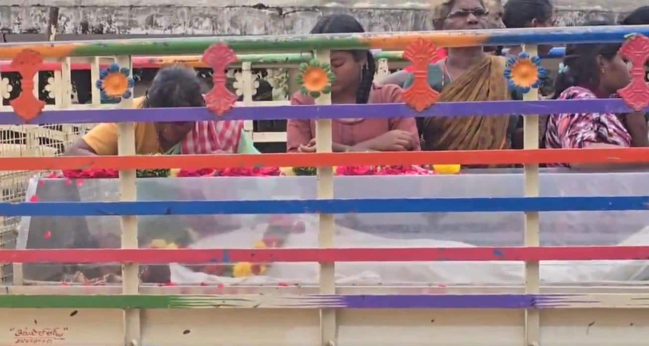 Inter Student Commits Suicide: నువ్వేమైనా మంత్రి కొడుకువా? మహిళా లెక్చరర్ అవమానించడంతో ఇంటర్ టాపర్ ఆత్మహత్య- గద్వాలలో ఘటన