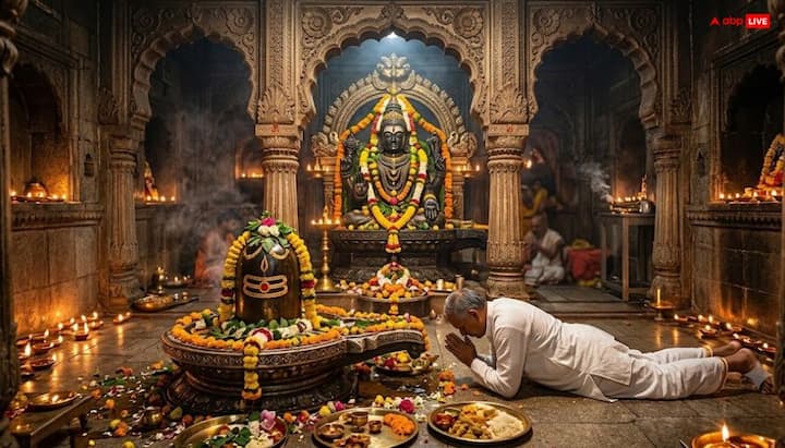 शिव पुराण के अनुसार भगवान शिव अनंत अग्निस्तंभ (ज्योति) के रूप में प्रकट हुए. उन्होंने भक्तों के कल्याण के लिए पृथ्वी पर 12 स्थानों पर ज्योतिर्लिंग स्वरूप में स्वयं प्रकट होकर निवास किया,