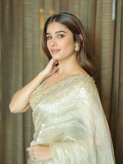 Rasha Thadani : శ్రీనివాస మంగాపురం రిలీజ్ - ఫ్యాన్స్‌తో రషా తడానీ... టాలీవుడ్ బ్యూటీ క్యూట్ లుక్