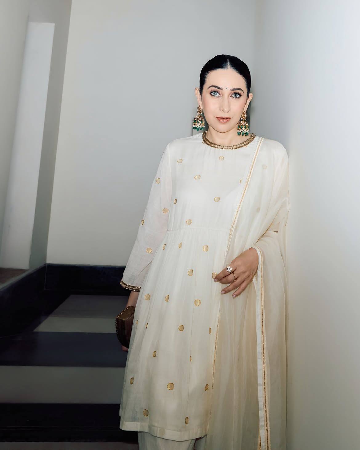 Naseem Mukri further said that Babita Kapoor had put a condition of money to break the relationship between Karisma Kapoor and Abhishek Bachchan. In the interview, she said, 'Babita had told Karishma to tell Abhishek to transfer property worth so many crores of rupees in your name, only then I will get you married to him.'