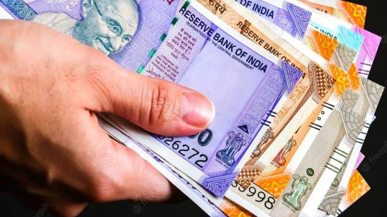 8th Pay Commission : সরকারি কর্মীদের কবে থেকে বাড়বে বেতন ? সংসদে এই জানাল সরকার ?